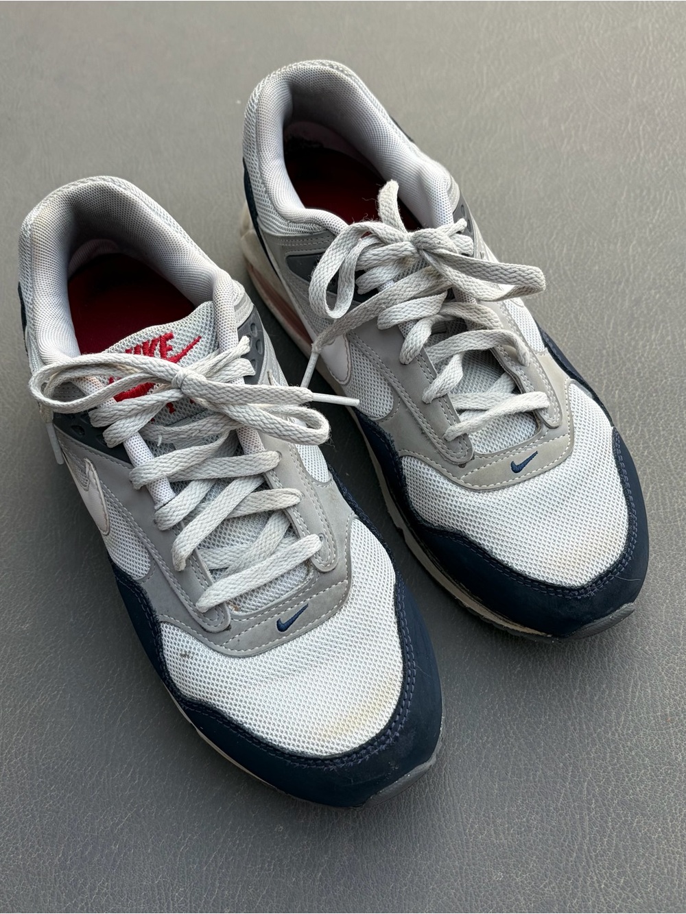 Nike Men’s White & Navy Running Shoes 8.5M